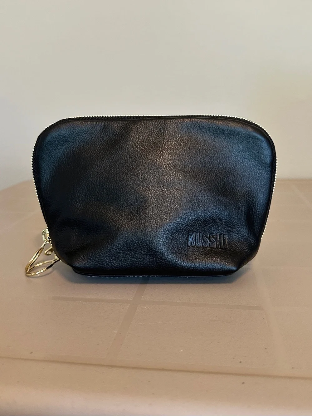 Kusshi Leather Small Makeup Bag - Picture 2 of 7